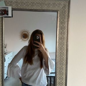 wide sleeves top